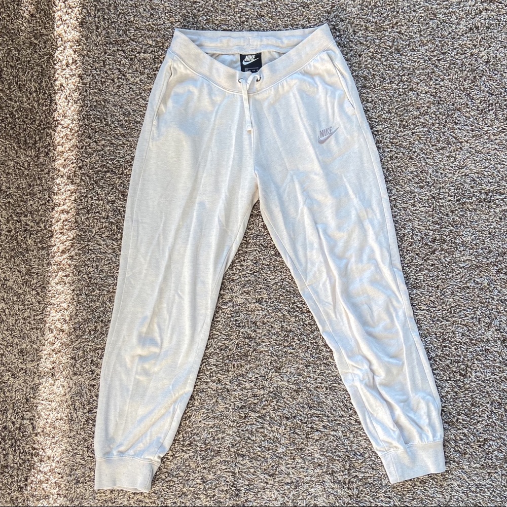 Nike cream beige essential jogger sweats XS
